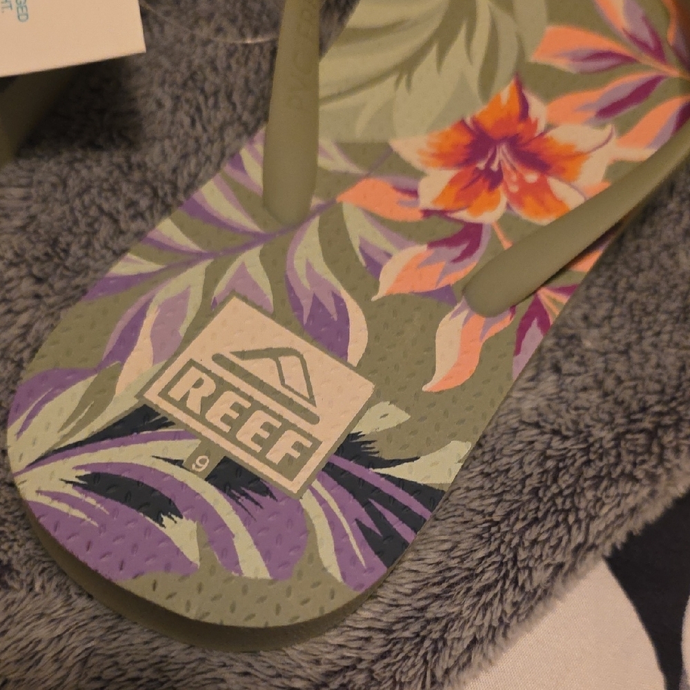 Reef Tropical Floral Sandals - Picture 2 of 3